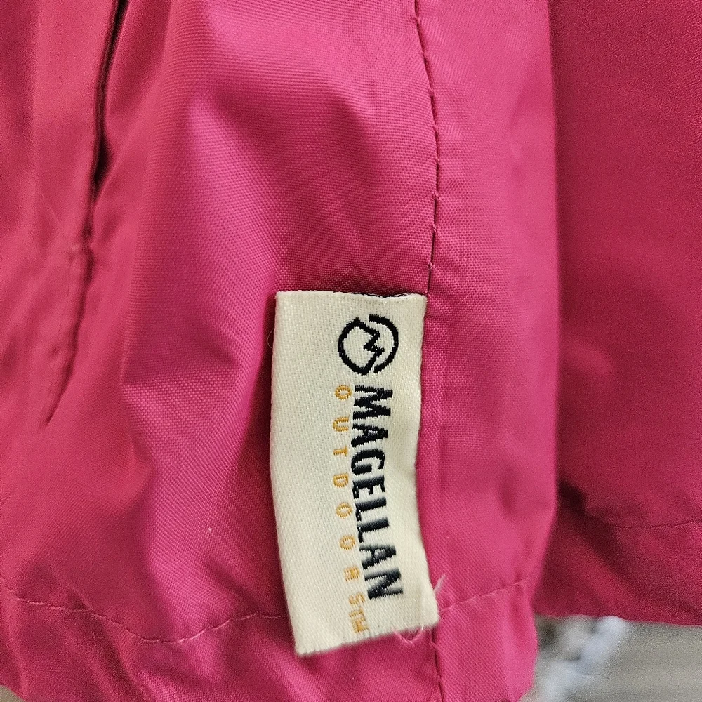 Magellan Lightweight Pink Raincoat‎ Size Medium